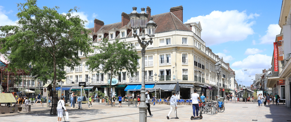 Image en deux parties de la ville de Beauvais